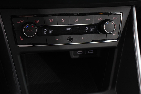 Volkswagen Polo 1.0 TSI 110 pk DSG Highline Navigatie Apple Carplay/Android Auto Adaptieve Cruise Control Parkeersensoren Stoelverwarming Privacy Glass Climatronic