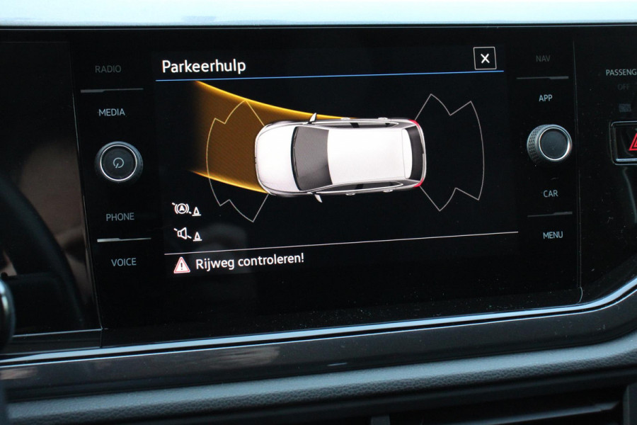 Volkswagen Polo 1.0 TSI 110 pk DSG Highline Navigatie Apple Carplay/Android Auto Adaptieve Cruise Control Parkeersensoren Stoelverwarming Privacy Glass Climatronic