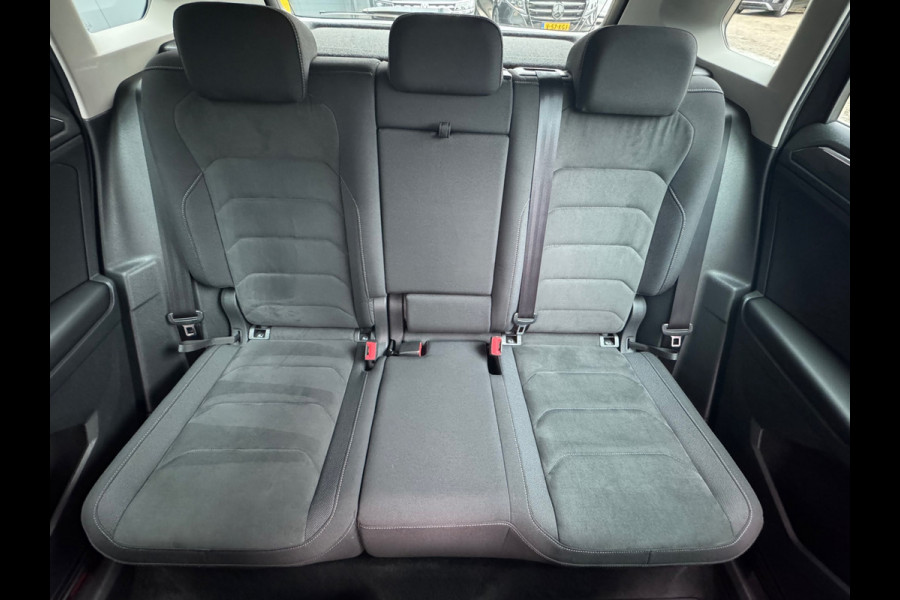 Volkswagen Tiguan 1.4 TSI Automaat R-Line * Led Plus * Parkeeramera * Stoelverwarming * Adaptieve Cruise Control *