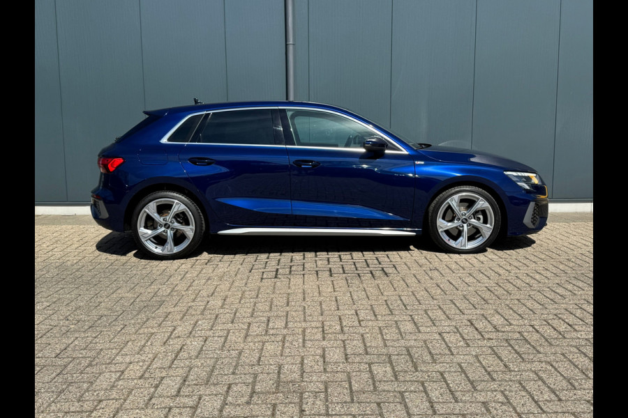 Audi A3 Sportback 30 TFSI S-line edition AUTOMAAT * Navigatie * Parkeersensoren * Audi Sound *