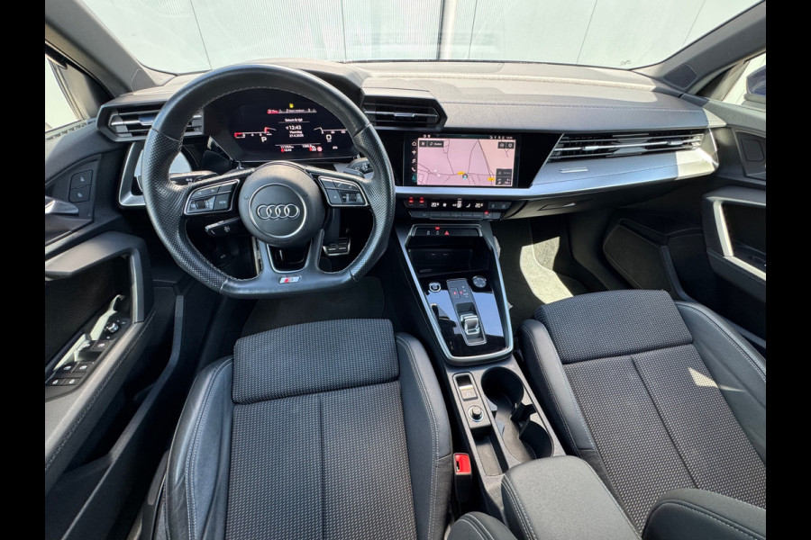 Audi A3 Sportback 30 TFSI S-line edition AUTOMAAT * Navigatie * Parkeersensoren * Audi Sound *