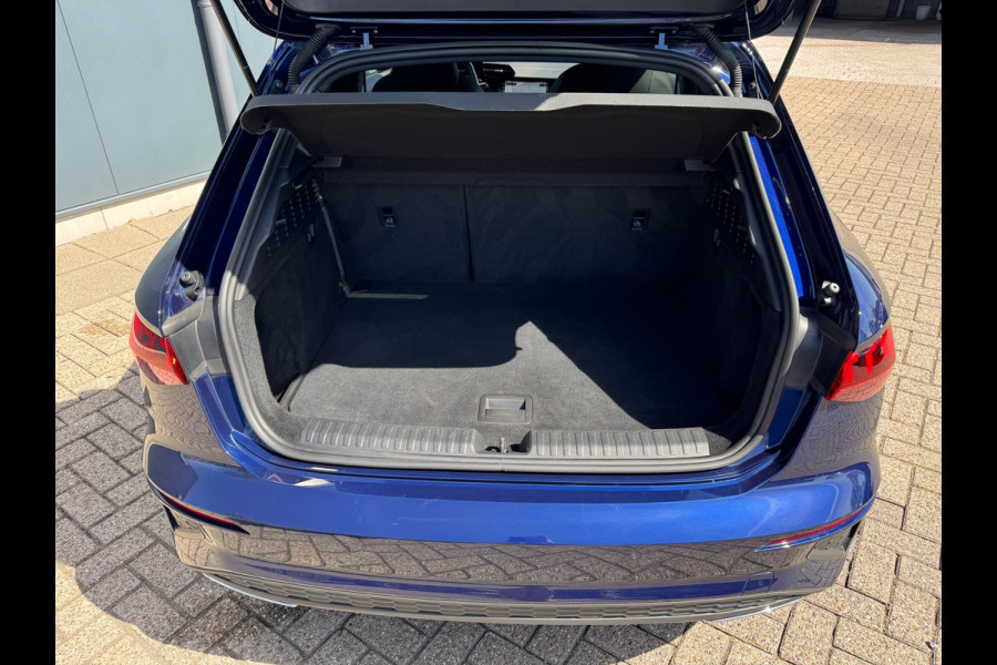 Audi A3 Sportback 30 TFSI S-line edition AUTOMAAT * Navigatie * Parkeersensoren * Audi Sound *
