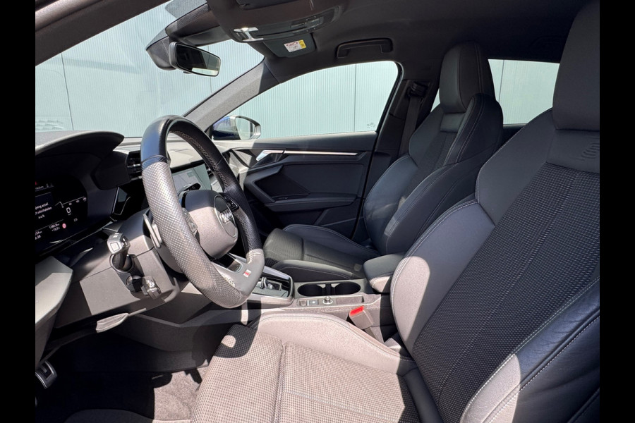 Audi A3 Sportback 30 TFSI S-line edition AUTOMAAT * Navigatie * Parkeersensoren * Audi Sound *