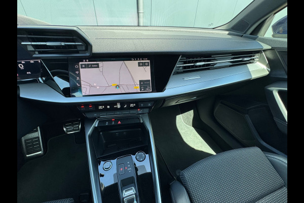 Audi A3 Sportback 30 TFSI S-line edition AUTOMAAT * Navigatie * Parkeersensoren * Audi Sound *