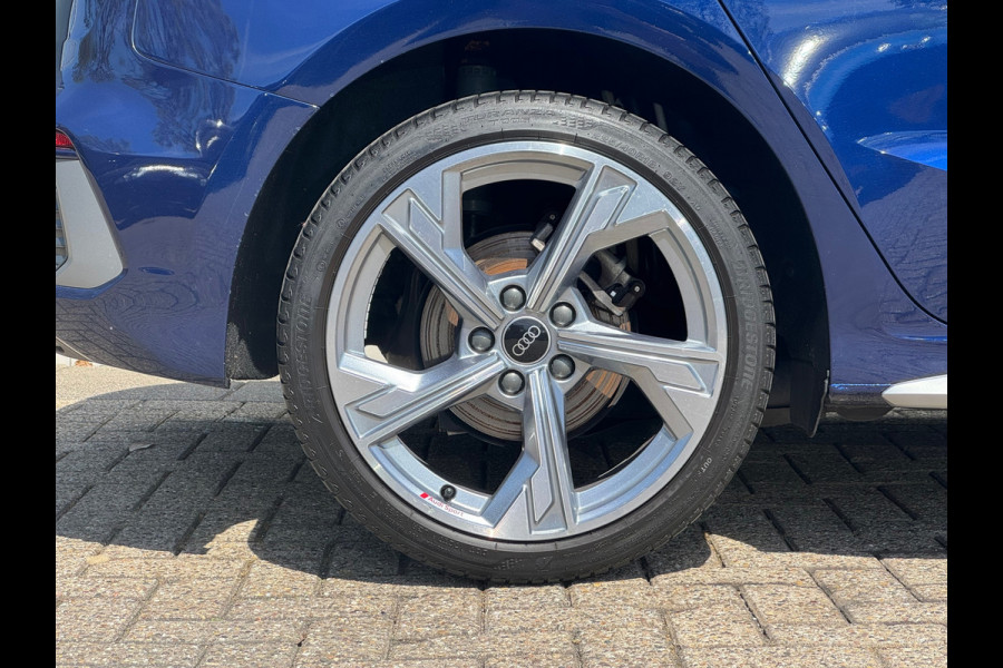 Audi A3 Sportback 30 TFSI S-line edition AUTOMAAT * Navigatie * Parkeersensoren * Audi Sound *