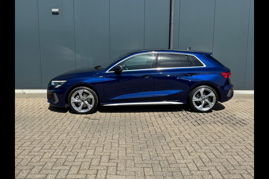 Audi A3 Sportback 30 TFSI S-line edition AUTOMAAT * Navigatie * Parkeersensoren * Audi Sound *