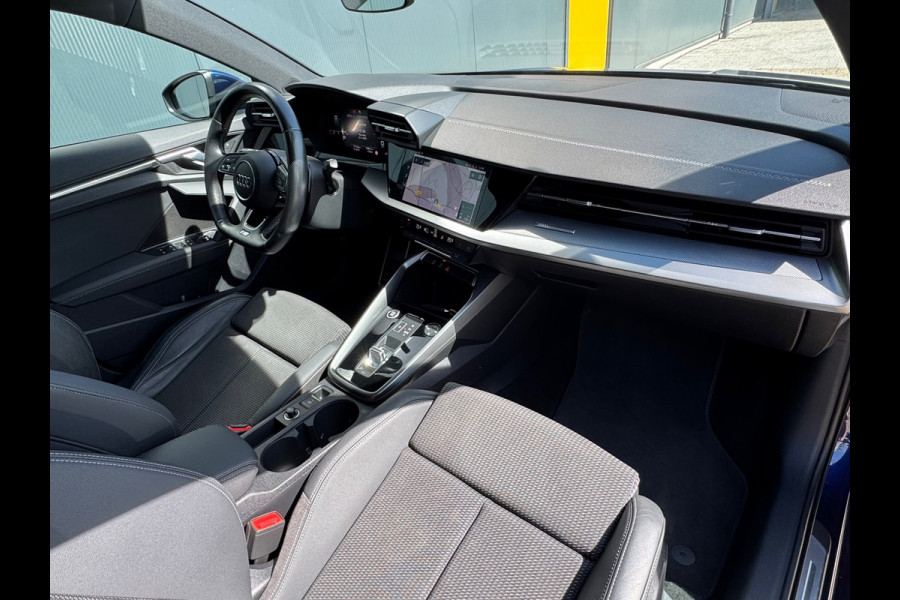 Audi A3 Sportback 30 TFSI S-line edition AUTOMAAT * Navigatie * Parkeersensoren * Audi Sound *