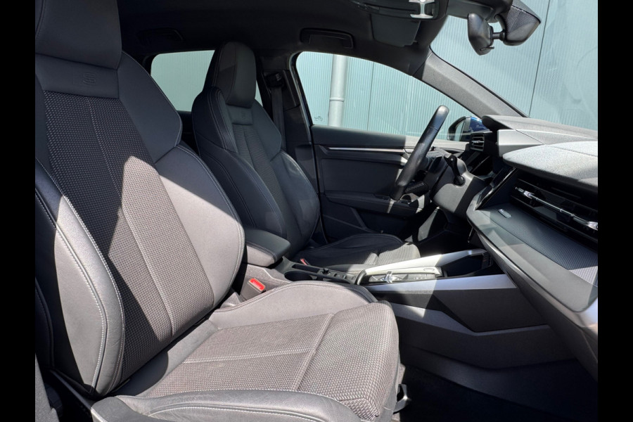 Audi A3 Sportback 30 TFSI S-line edition AUTOMAAT * Navigatie * Parkeersensoren * Audi Sound *