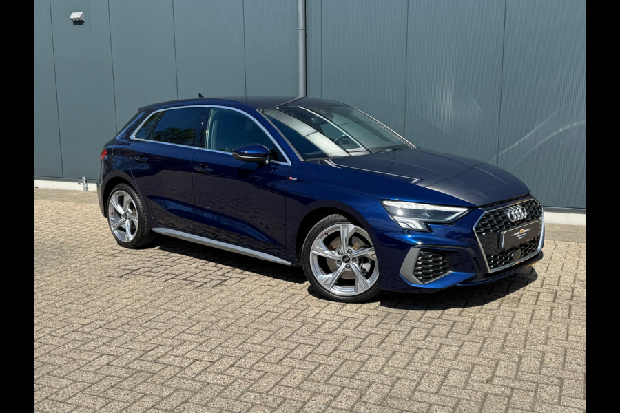 Audi A3 Sportback 30 TFSI S-line edition AUTOMAAT * Navigatie * Parkeersensoren * Audi Sound *