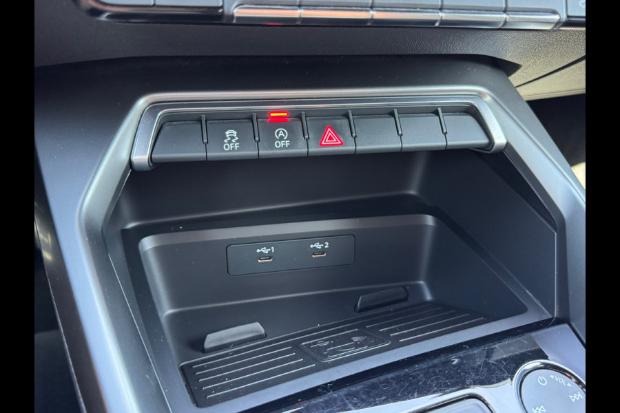 Audi A3 Sportback 30 TFSI S-line edition AUTOMAAT * Navigatie * Parkeersensoren * Audi Sound *