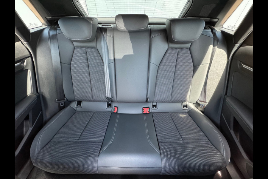 Audi A3 Sportback 30 TFSI S-line edition AUTOMAAT * Navigatie * Parkeersensoren * Audi Sound *