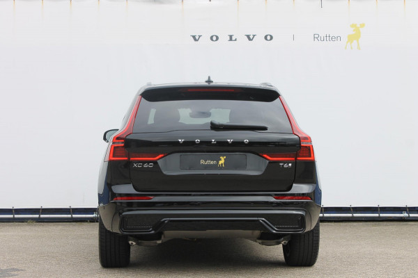 Volvo XC60 2.0 T6 Plug-in hybrid AWD Ultra Dark Luchtvering / Panoramisch schuif-kanteldak / Semi elektrisch wegklapbare trekhaak / Harman Kardon Audio
