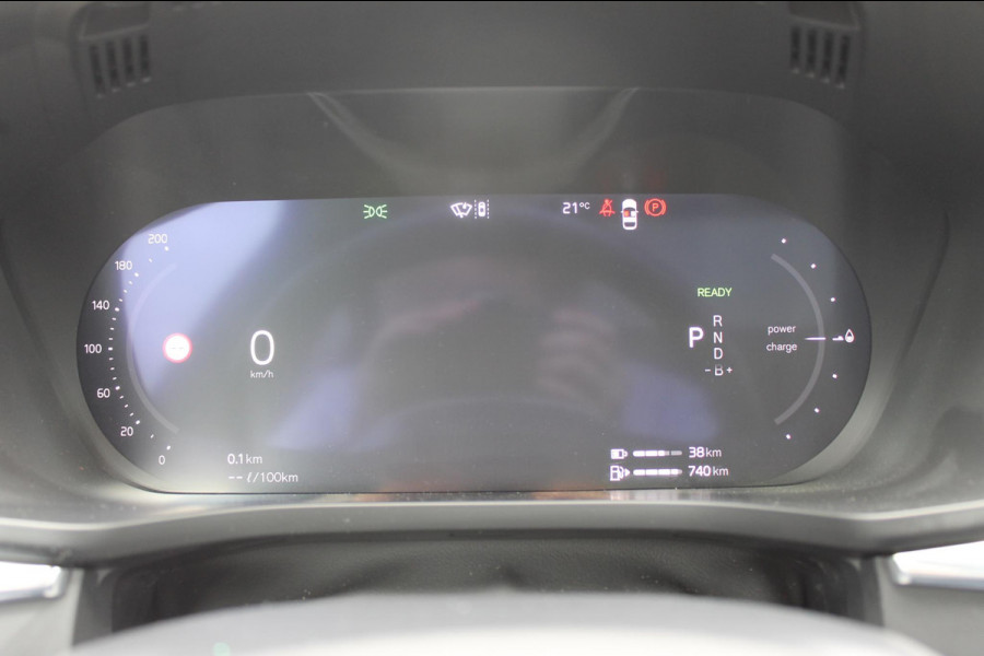 Volvo XC60 2.0 T6 Plug-in hybrid AWD Ultra Dark Luchtvering / Panoramisch schuif-kanteldak / Semi elektrisch wegklapbare trekhaak / Harman Kardon Audio