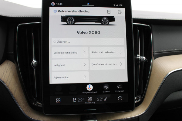 Volvo XC60 2.0 T6 Plug-in hybrid AWD Ultra Dark Luchtvering / Panoramisch schuif-kanteldak / Semi elektrisch wegklapbare trekhaak / Harman Kardon Audio