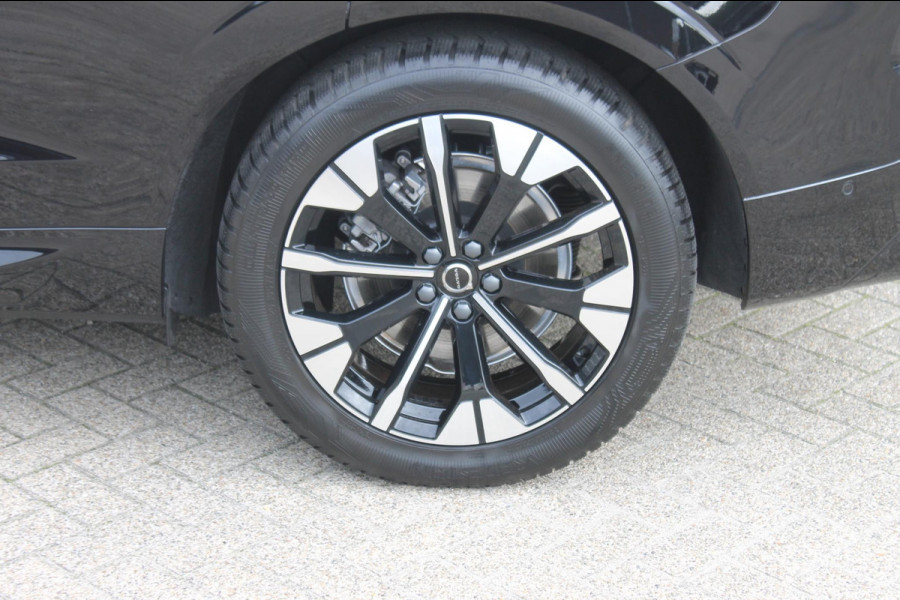 Volvo XC60 2.0 T6 Plug-in hybrid AWD Ultra Dark Luchtvering / Panoramisch schuif-kanteldak / Semi elektrisch wegklapbare trekhaak / Harman Kardon Audio