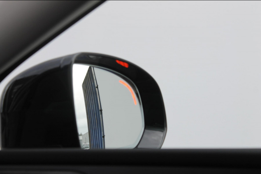 Volvo XC60 2.0 T6 Plug-in hybrid AWD Ultra Dark Luchtvering / Panoramisch schuif-kanteldak / Semi elektrisch wegklapbare trekhaak / Harman Kardon Audio