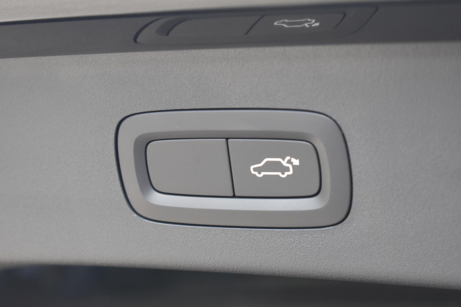 Lynk & Co 01 276PK Automaat More / Adaptive cruise control / Leren bekleding / Elektrisch verstelbare stoelen / Schuif- kanteldak / Stoel- en stuurverwarming / Parkeersensoren V+A / 360 Graden Camera / Elektrische achterklep / 20" lichtmetalen velgen