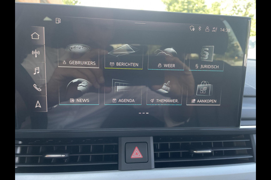 Audi A4 Avant 40 TFSI 204pk Pro Line Leder Sportstoelen Electrisch bedienbare achterklep Led Dab Navigatie Apple Carplay / Android Auto