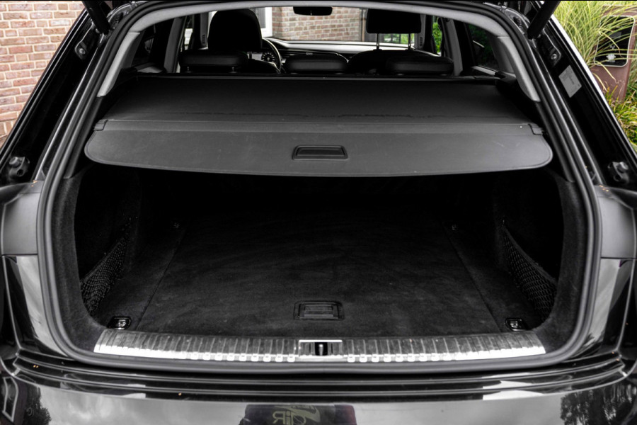 Audi e-tron E-tron 50 Quattro Launch Edition Plus 71 kWh Pano ACC Luchtvering Memory 20''