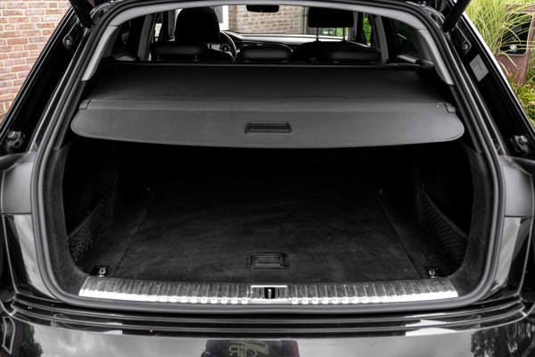 Audi e-tron E-tron 50 Quattro Launch Edition Plus 71 kWh Pano ACC Luchtvering Memory 20''