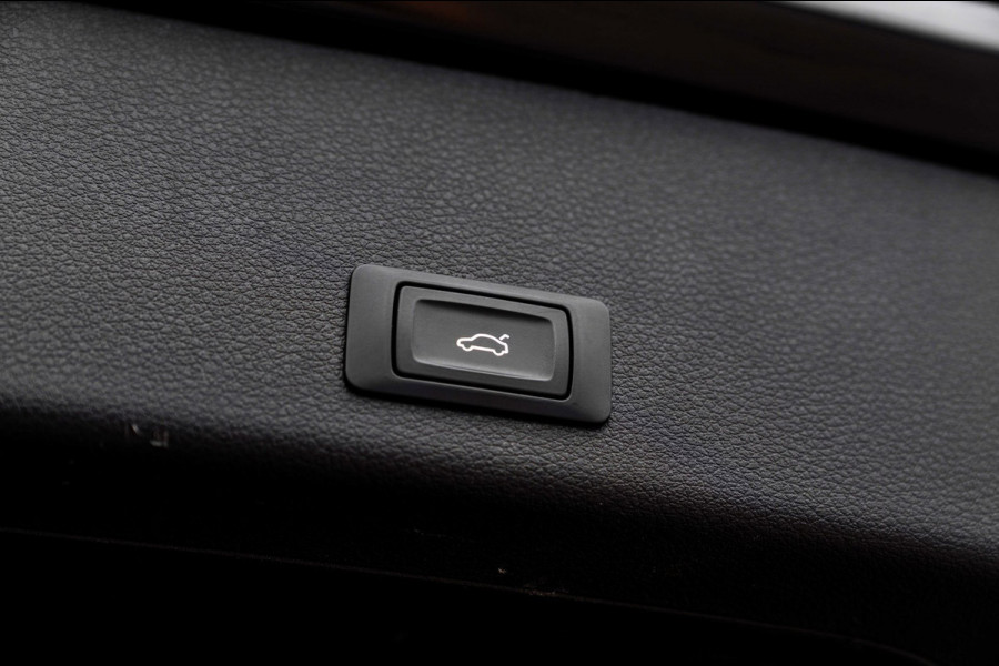 Audi e-tron E-tron 50 Quattro Launch Edition Plus 71 kWh Pano ACC Luchtvering Memory 20''