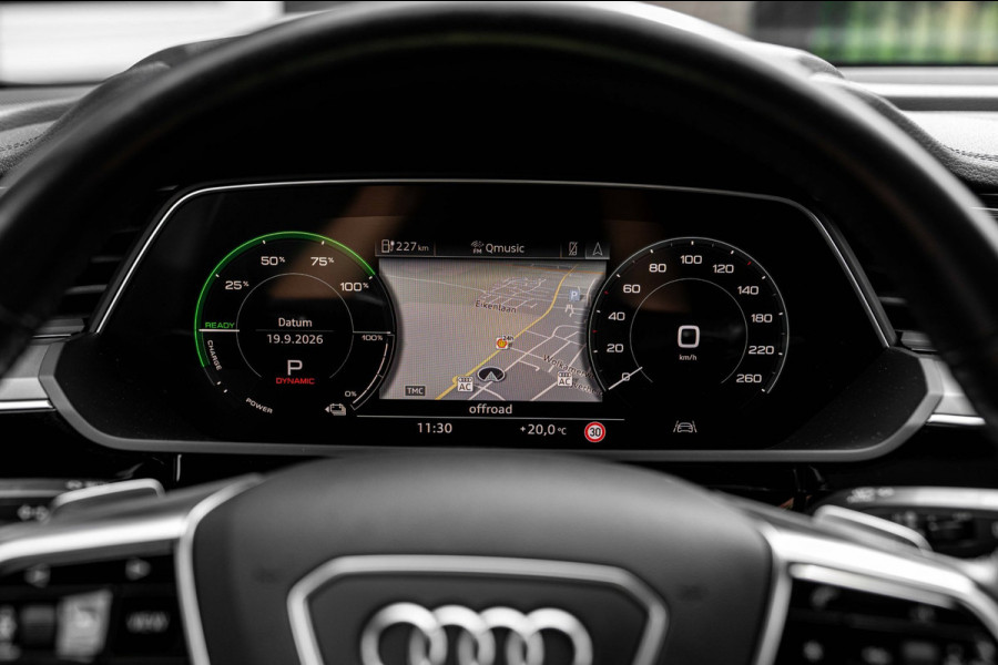 Audi e-tron E-tron 50 Quattro Launch Edition Plus 71 kWh Pano ACC Luchtvering Memory 20''