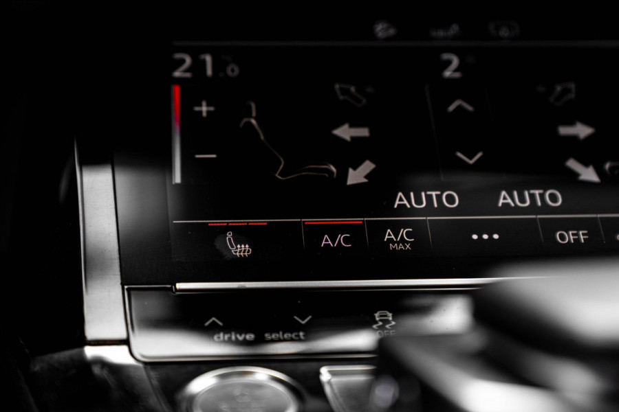 Audi e-tron E-tron 50 Quattro Launch Edition Plus 71 kWh Pano ACC Luchtvering Memory 20''