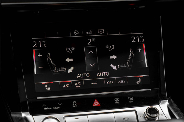 Audi e-tron E-tron 50 Quattro Launch Edition Plus 71 kWh Pano ACC Luchtvering Memory 20''