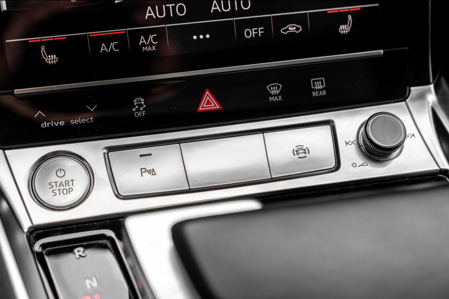 Audi e-tron E-tron 50 Quattro Launch Edition Plus 71 kWh Pano ACC Luchtvering Memory 20''