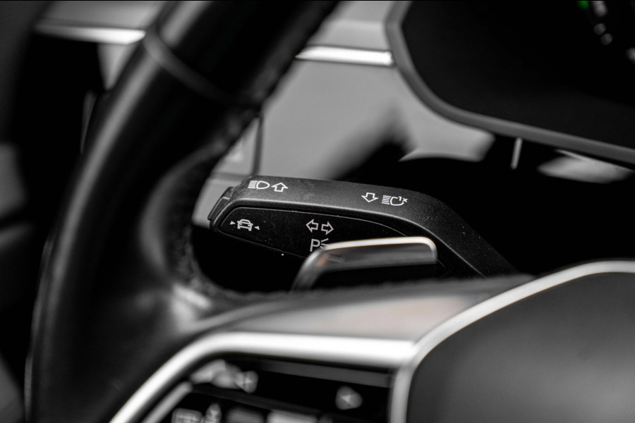 Audi e-tron E-tron 50 Quattro Launch Edition Plus 71 kWh Pano ACC Luchtvering Memory 20''