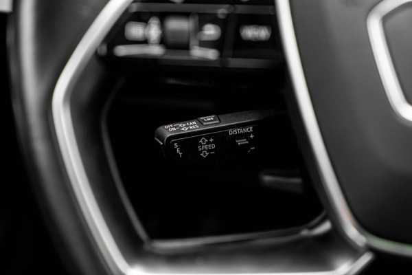Audi e-tron E-tron 50 Quattro Launch Edition Plus 71 kWh Pano ACC Luchtvering Memory 20''