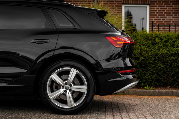Audi e-tron E-tron 50 Quattro Launch Edition Plus 71 kWh Pano ACC Luchtvering Memory 20''