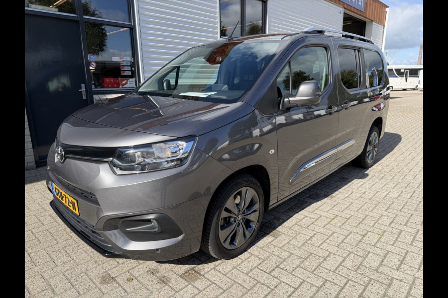 Toyota PROACE CITY Verso 1.2 Turbo 130pk Active Long 7 persoons / rolstoel lift / vaste prijs rijklaar € 24.950 marge / lease vanaf € 407 / automaat / camera / grijs metallic / dubbele schuifdeur / euro 6