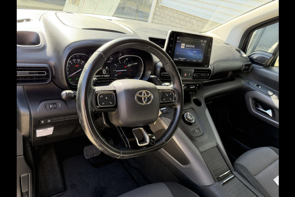 Toyota PROACE CITY Verso 1.2 Turbo 130pk Active Long 7 persoons / rolstoel lift / vaste prijs rijklaar € 24.950 marge / lease vanaf € 407 / automaat / camera / grijs metallic / dubbele schuifdeur / euro 6