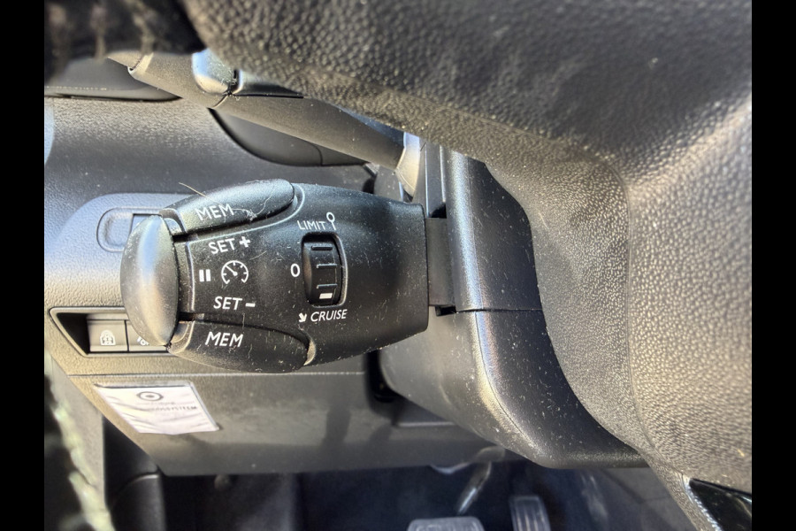 Toyota PROACE CITY Verso 1.2 Turbo 130pk Active Long 7 persoons / rolstoel lift / vaste prijs rijklaar € 24.950 marge / lease vanaf € 407 / automaat / camera / grijs metallic / dubbele schuifdeur / euro 6