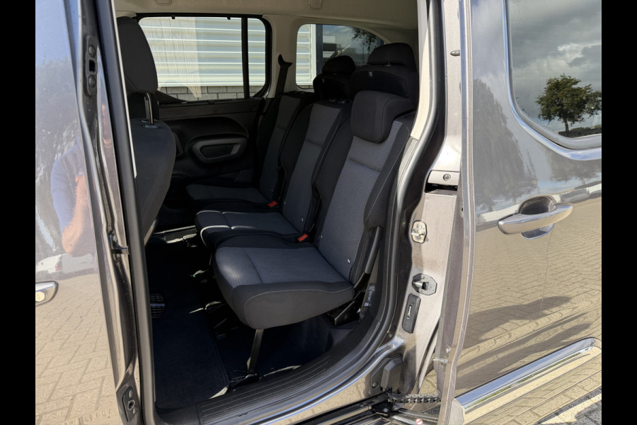 Toyota PROACE CITY Verso 1.2 Turbo 130pk Active Long 7 persoons / rolstoel lift / vaste prijs rijklaar € 24.950 marge / lease vanaf € 407 / automaat / camera / grijs metallic / dubbele schuifdeur / euro 6