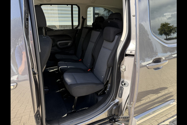 Toyota PROACE CITY Verso 1.2 Turbo 130pk Active Long 7 persoons / rolstoel lift / vaste prijs rijklaar € 24.950 marge / lease vanaf € 407 / automaat / camera / grijs metallic / dubbele schuifdeur / euro 6