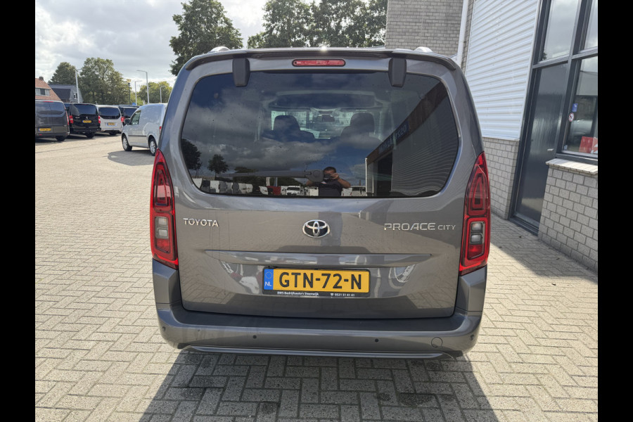 Toyota PROACE CITY Verso 1.2 Turbo 130pk Active Long 7 persoons / rolstoel lift / vaste prijs rijklaar € 24.950 marge / lease vanaf € 407 / automaat / camera / grijs metallic / dubbele schuifdeur / euro 6