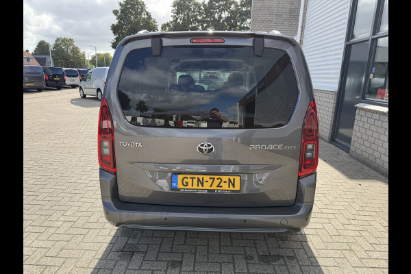 Toyota PROACE CITY Verso 1.2 Turbo 130pk Active Long 7 persoons / rolstoel lift / vaste prijs rijklaar € 24.950 marge / lease vanaf € 407 / automaat / camera / grijs metallic / dubbele schuifdeur / euro 6
