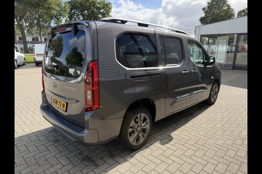 Toyota PROACE CITY Verso 1.2 Turbo 130pk Active Long 7 persoons / rolstoel lift / vaste prijs rijklaar € 24.950 marge / lease vanaf € 407 / automaat / camera / grijs metallic / dubbele schuifdeur / euro 6