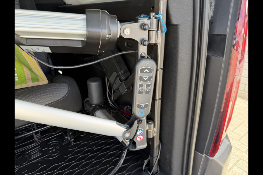 Toyota PROACE CITY Verso 1.2 Turbo 130pk Active Long 7 persoons / rolstoel lift / vaste prijs rijklaar € 24.950 marge / lease vanaf € 407 / automaat / camera / grijs metallic / dubbele schuifdeur / euro 6