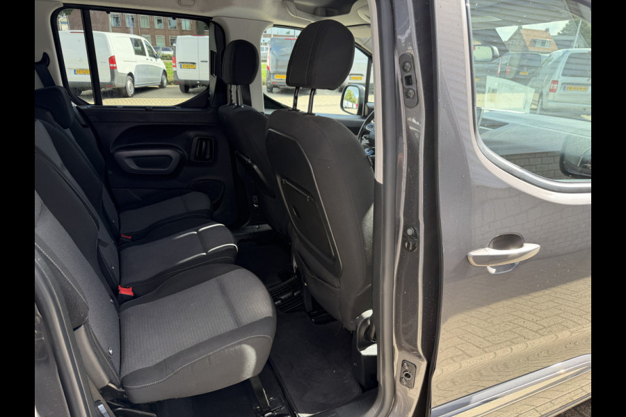 Toyota PROACE CITY Verso 1.2 Turbo 130pk Active Long 7 persoons / rolstoel lift / vaste prijs rijklaar € 24.950 marge / lease vanaf € 407 / automaat / camera / grijs metallic / dubbele schuifdeur / euro 6