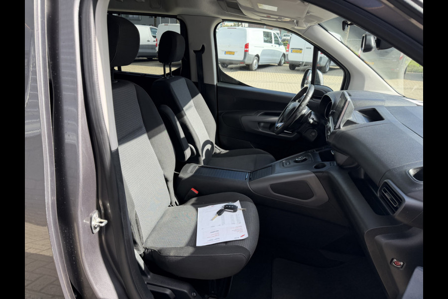 Toyota PROACE CITY Verso 1.2 Turbo 130pk Active Long 7 persoons / rolstoel lift / vaste prijs rijklaar € 24.950 marge / lease vanaf € 407 / automaat / camera / grijs metallic / dubbele schuifdeur / euro 6