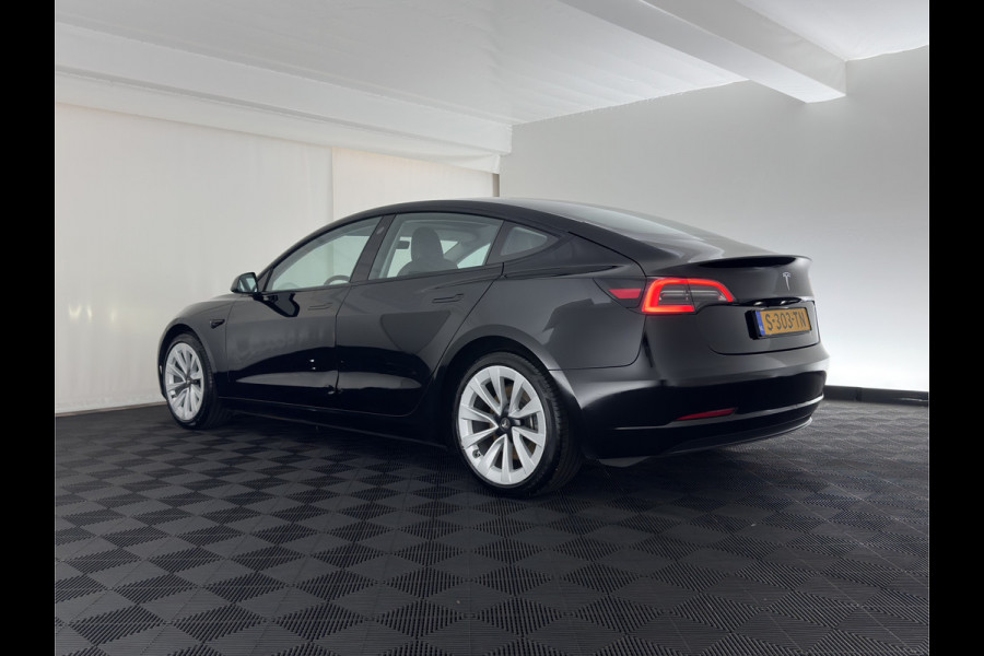 Tesla Model 3 RWD 60 kWh [ 3-Fase-11kW ] {SoH-88%} (INCL-BTW) Aut. *PANO | LEATHER | KEYLESS | FULL-LED | MEMORY-PACK | TOPVIEW | DAB | CARPLAY | DIGI-COCKPIT | LANE-ASSIST | HEATED-COMFORTSEATS | AUTOPILOT | 19"ALU*