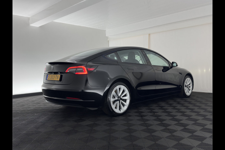 Tesla Model 3 RWD 60 kWh [ 3-Fase-11kW ] {SoH-88%} (INCL-BTW) Aut. *PANO | LEATHER | KEYLESS | FULL-LED | MEMORY-PACK | TOPVIEW | DAB | CARPLAY | DIGI-COCKPIT | LANE-ASSIST | HEATED-COMFORTSEATS | AUTOPILOT | 19"ALU*