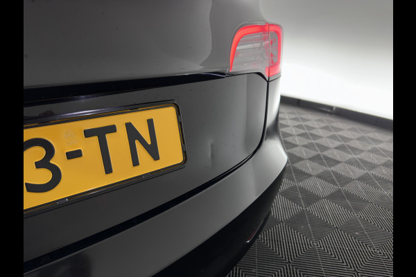 Tesla Model 3 RWD 60 kWh [ 3-Fase-11kW ] {SoH-88%} (INCL-BTW) Aut. *PANO | LEATHER | KEYLESS | FULL-LED | MEMORY-PACK | TOPVIEW | DAB | CARPLAY | DIGI-COCKPIT | LANE-ASSIST | HEATED-COMFORTSEATS | AUTOPILOT | 19"ALU*