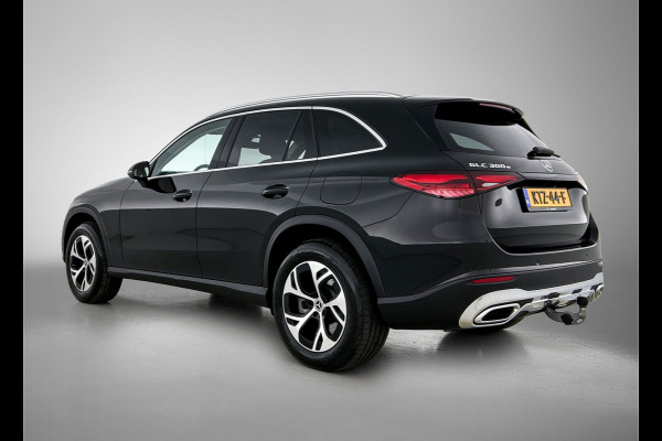 Mercedes-Benz GLC 300 e 4MATIC Plug-In Hybride | Trekhaak | Memory voorstoelen | Stuur en Stoelverwarming | Dode Hoek Ass. | CarPlay | Inclusief 24 maanden MB Certified garantie voor Europa.
