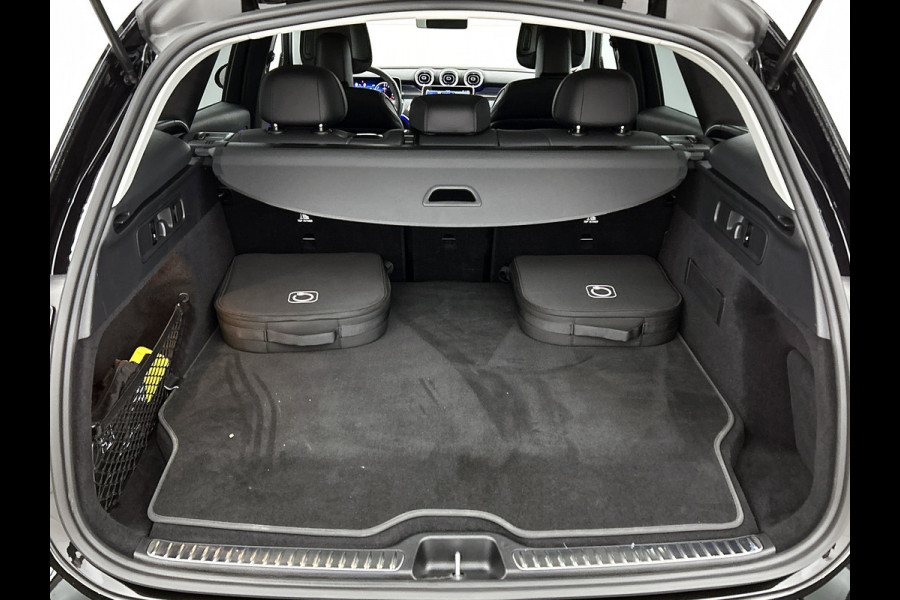 Mercedes-Benz GLC 300 e 4MATIC Plug-In Hybride | Trekhaak | Memory voorstoelen | Stuur en Stoelverwarming | Dode Hoek Ass. | CarPlay | Inclusief 24 maanden MB Certified garantie voor Europa.