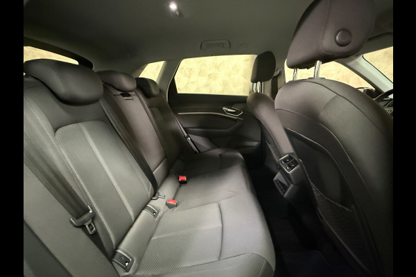 Audi e-tron 55 quattro edition 95 kWh | Parkeersensoren | NAP | Led | Carplay