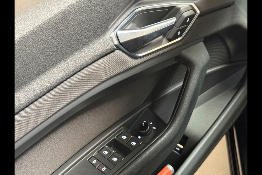 Audi e-tron 55 quattro edition 95 kWh | Parkeersensoren | NAP | Led | Carplay